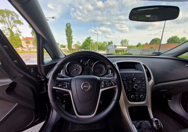Opel Astra cena 27000 przebieg: 211025, rok produkcji 2012 z Pyskowice małe 466